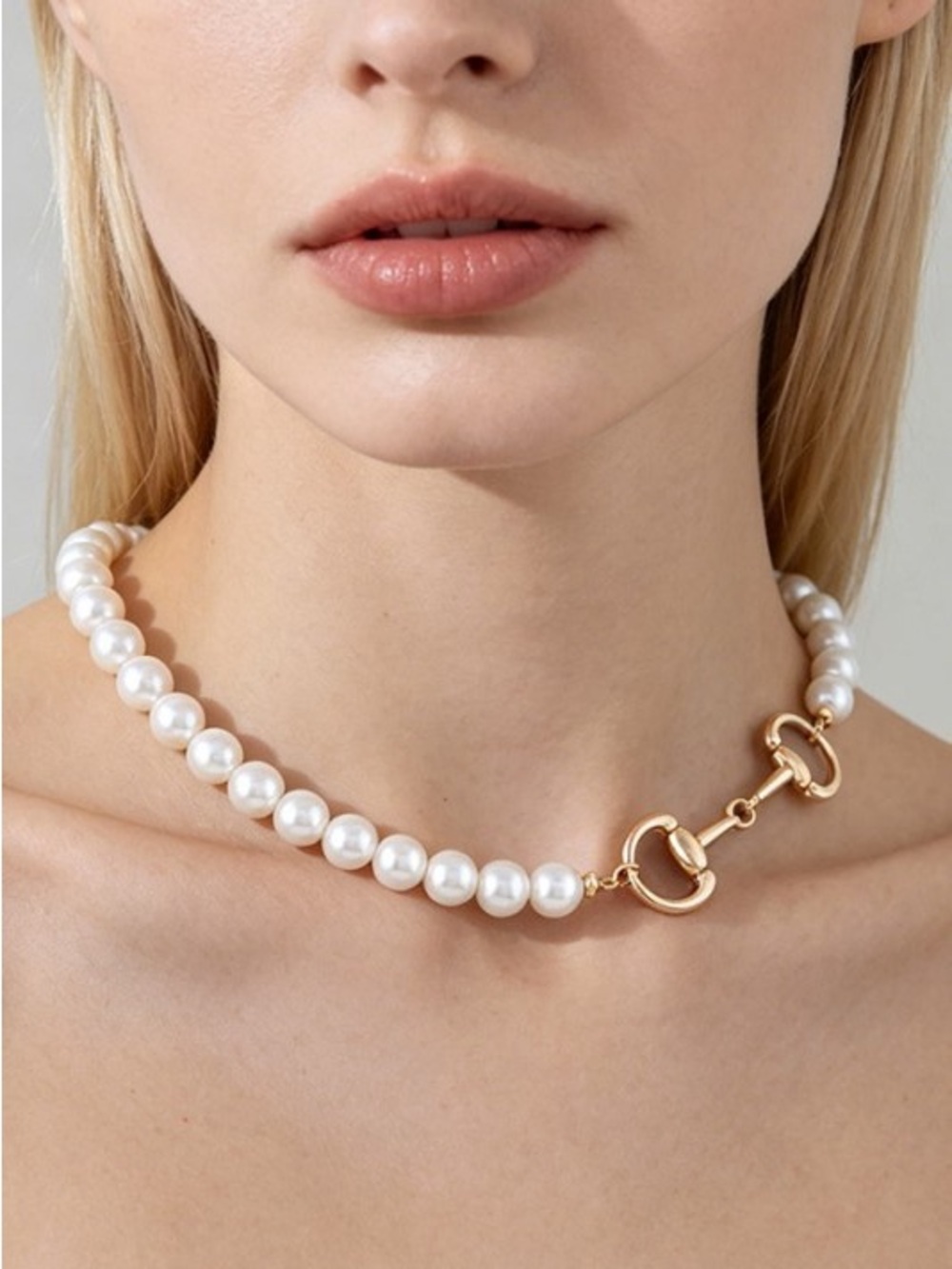 Pearl Choker Necklace with Gold Horsebit Accent - White